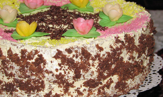 Tort kakaowy z masą chałwową