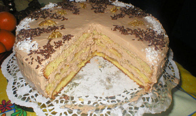 Tort z kremem czekoladowym