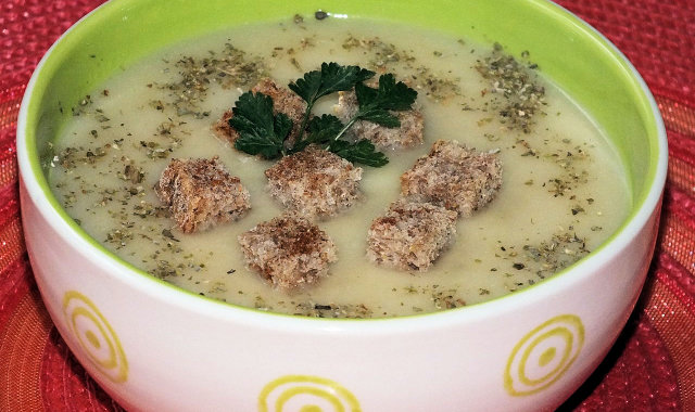 Zupa kalafiorowa krem z grzybowym akcentem