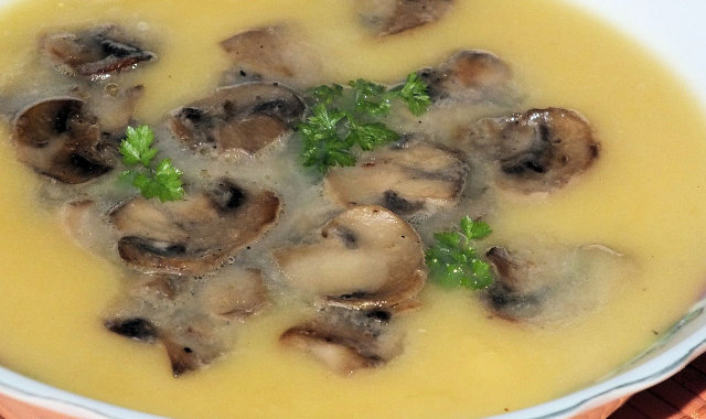 Zupa krem z dyni z pieczarkami