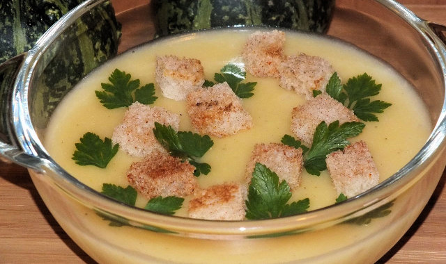 Zupa krem ziemniaczano-dyniowy z grzankami