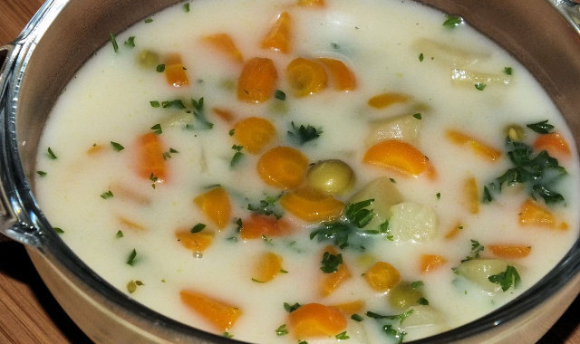 Zupa na lato - marchewkowa z groszkiem