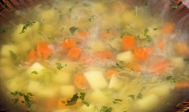 Zupa ziemniaczana z marchewką i porem