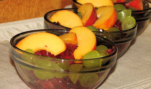 Deser - galaretka z owocami