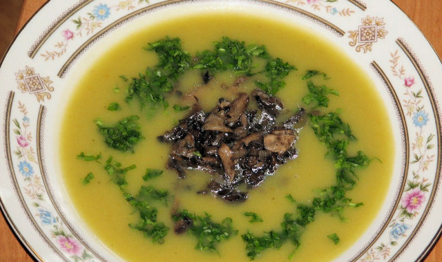 Zupa krem kalafiorowo-ziemniaczana z pieczarkami