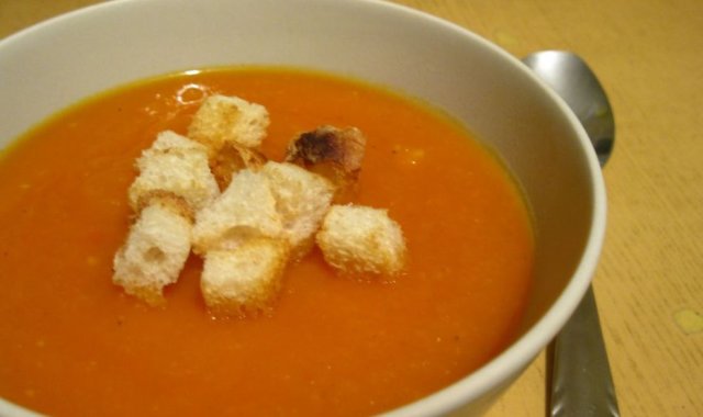 Zupa krem z dyni z pomidorami