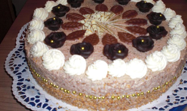 Tort Orzechowo-Rumowy