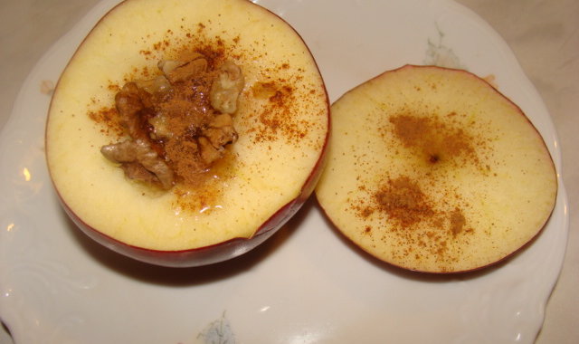 Pieczone jabłka z orzechami