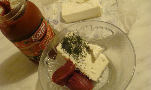 Pasta z sera twarogowego z koncentratem pomidorowym i koperkiem