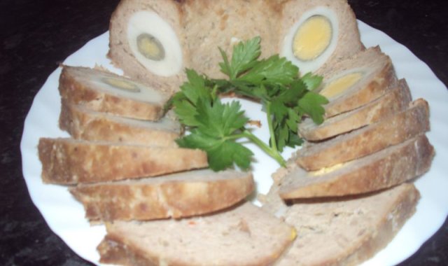 Babkowy klopski wielkanocny mięsny z jajeczkiem