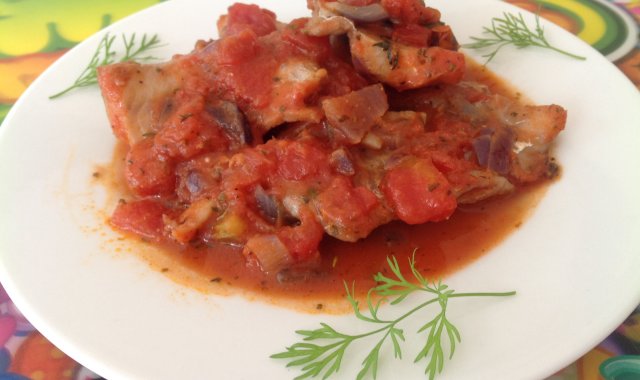 Ryba duszona w sosie pomidorowym