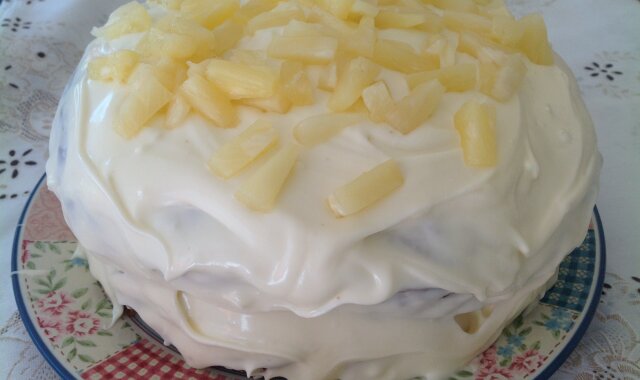 Tort marchewkowo-ananasowy z kremem