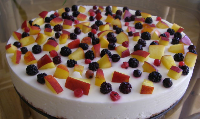 Jogurtowe ciasto z owocami