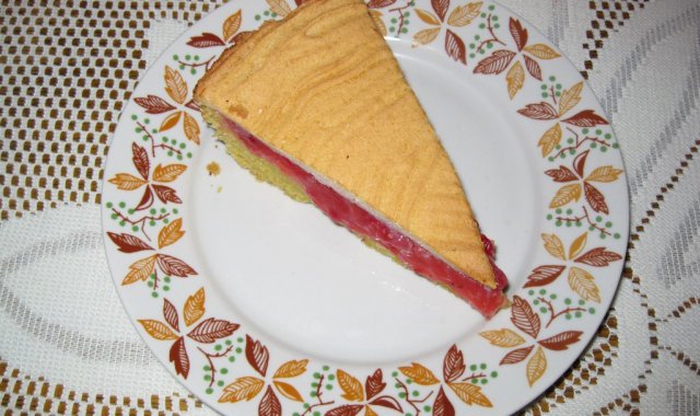 Kruche ciasto z czerwonymi porzeczkami