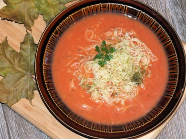Zdjęcie potrawy Błyskawiczna zupa pomidorowa z makaronem