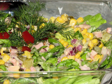 Zdjęcie potrawy Dietetyczna sałatka z zielonej sałaty i wędzonego kurczaka