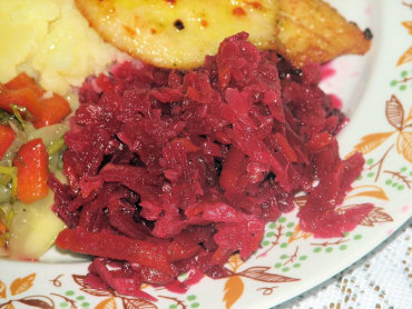 Zdjęcie potrawy Sałatka obiadowa z czerwonych buraków i białej kapusty
