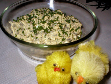 Zdjęcie potrawy Sałatka z jajek i pieczarek