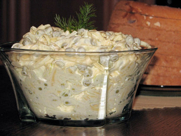 Zdjęcie potrawy Szybka serowa sałatka z porem i zielonym groszkiem