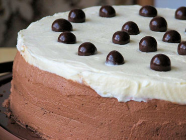Zdjęcie potrawy Wyśmienity i bardzo łatwy tort czekoladowy