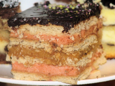 Zdjęcie potrawy Ciasto warstwowe z herbatnikami - szybkie i bez pieczenia