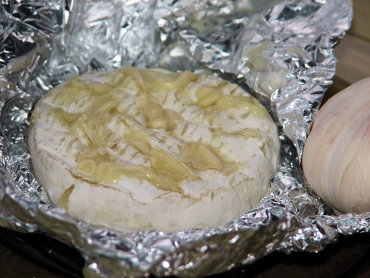 Zdjęcie potrawy Camembert z czosnkiem z grilla