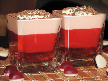 Zdjęcie potrawy Galaretkowo-truskawkowy deser na Walentynki