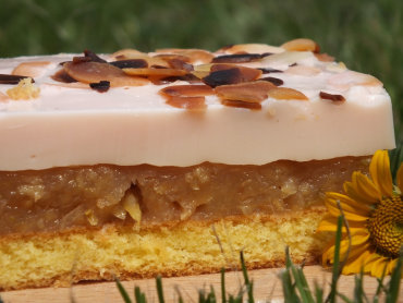 Zdjęcie potrawy Jabłkowo-cukiniowe ciasto na biszkopcie