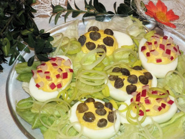 Zdjęcie potrawy Jajka faszerowane z rzodkiewką i kaparami
