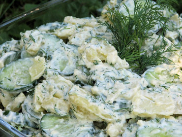 Zdjęcie potrawy Koperkowa sałatka z ziemniakami i zielonymi ogórkami