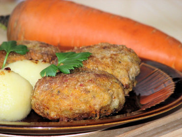 Zdjęcie potrawy Kotlety z mielonego mięsa i marchewki