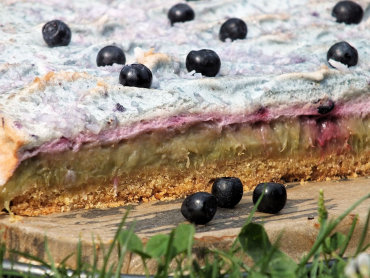 Zdjęcie potrawy Kruche rabarbarowe ciasto z jagodową pianką