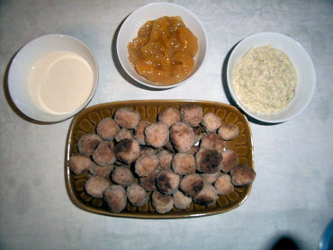 Zdjęcie potrawy Pikantne kuleczki z różnymi sosami