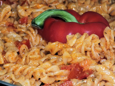 Zdjęcie potrawy Makaron na szybko w paprykowo-pomidorowym sosie