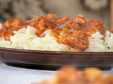 Zdjęcie potrawy Makaron z mięsem mielonym w sosie pomidorowym