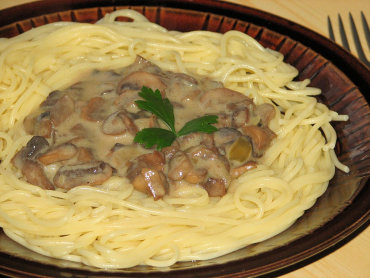 Zdjęcie potrawy Makaron z sosem pieczarkowym