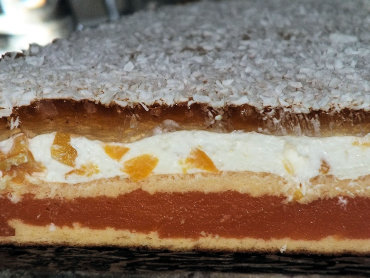 Zdjęcie potrawy Miękkie brzoskwiniowe ciasto z galaretką
