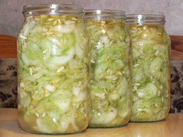 Zdjęcie potrawy Prosta i aromatyczna sałatka z ogórków
