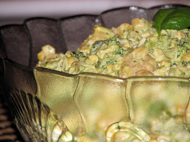 Zdjęcie potrawy Pyszna brokułowa sałatka z kurczakiem