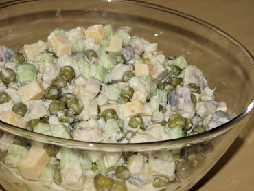 Zdjęcie potrawy Sałatka śledziowa z zielonym ogórkiem