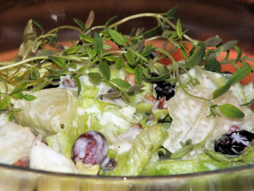 Zdjęcie potrawy Sałatka z lodowej sałaty z czosnkowo-miodową nutką