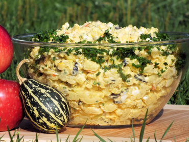 Zdjęcie potrawy Sałatka ziemniaczana z oliwkami do potraw z grilla