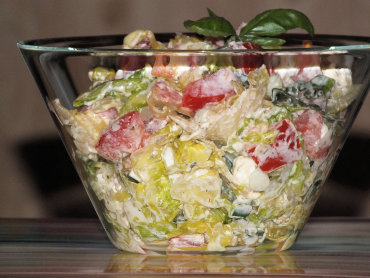 Zdjęcie potrawy Smaczna sałatka z zielonej sałaty i sera Feta
