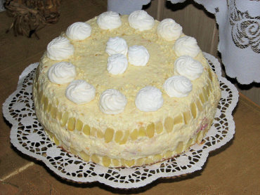 Zdjęcie potrawy Tort rafaello z konfiturą wiśniową