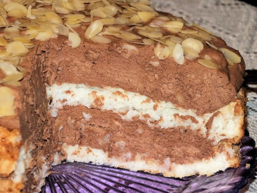 Zdjęcie potrawy Tort kokosowy z śmietankowo-czekoladową masą