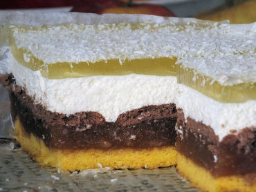 Zdjęcie potrawy Warstwowe ciasto dyniowe ze śmietanką i galaretką