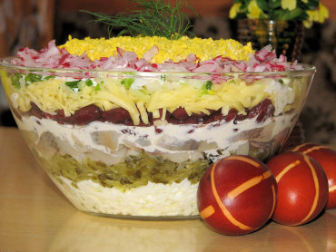 Zdjęcie potrawy Wielkanocna warstwowa sałatka na kolorowo