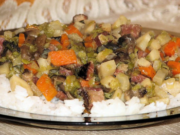 Zdjęcie potrawy Danie ryżowe z boczkiem, pieczarkami i warzywami