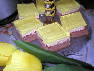 Zdjęcie potrawy Kakaowy biszkopt z masą budyniową i galaretką