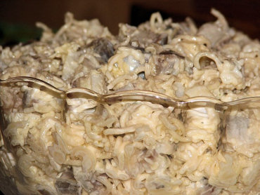 Zdjęcie potrawy Sałatka śledziowo-serowa z makaronem
